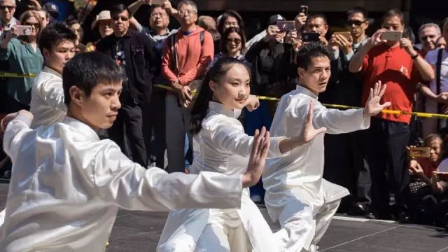 太阳新秀表现惊艳，全场观众掌声不断，他的加入提供更多.